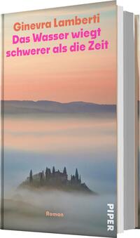 Das Buchcover zeigt eine sanfte, farbenfrohe Landschaft mit einem mystischen Schloss, das sich aus einem nebligen Hintergrund erhebt. Der Himmel ist in warmen Rosa- und Lilatönen gehalten, was eine träumerische Atmosphäre erzeugt. Der Titel „Das Wasser wiegt schwerer als die Zeit“ ist in auffälliger, pinker Schrift oberhalb des Schlosses platziert. Der Name der Autorin Ginevra Lamberti steht über dem Titel in weißer Schrift. Unten rechts befindet sich das Wort „Roman“ in kleinerer Schrift.