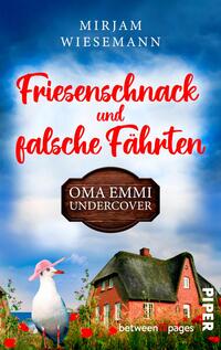 Das Buchcover zeigt eine malerische Landschaft mit blauem Himmel und einigen Wolken im Hintergrund. In der Mitte prangt der Titel „Friesenschnack und falsche Fährten“ in geschwungener roter Schrift. Darunter befindet sich ein Schild mit der Aufschrift „OMA EMMI UNDERCOVER“ auf einem braunen Holzgrund. Am unteren Rand ist ein stilisierter Vogel in bunten Farben abgebildet. Das Cover strahlt eine freundliche und humorvolle Atmosphäre aus, während die Hintergrunddetails eine maritime Stimmung vermitteln.