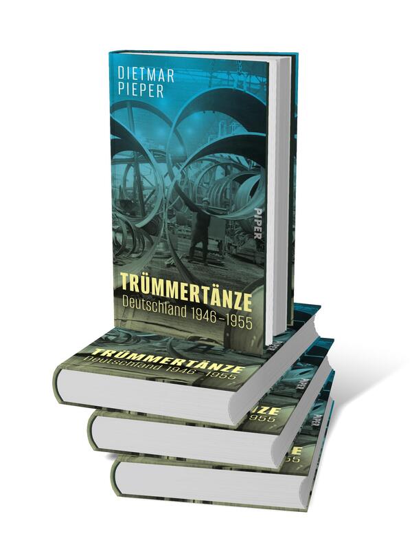 Bücherstapel des Buches „Trümmertänze: Deutschland 1946–1955“