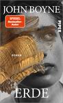 Das Buchcover zeigt einen stark stilisierten, schwarz-weißen Hintergrund mit einem detailverliebten Porträt eines jungen Mannes, dessen Gesicht teilweise von goldenen Pinselstrichen überlagert ist. Der Titel „ERDE“ steht in großer, weißer Schrift am unteren Rand, während der Autorenname „JOHN BOYNE“ oben in kräftiger Schrift platziert ist. Ein rotes Label in der oberen linken Ecke verkündet „SPIEGEL Bestseller-Autor“, und der Verlag „PIPER“ ist in kleinerer Schrift an der rechten Seit. Die Atmosphäre des Covers vermittelt Kreativität und Intensität.