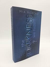 Außenansicht des Buches „The Darkness We Hide“