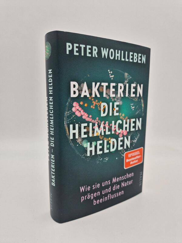 Außenansicht des Buches „Bakterien – die heimlichen Helden“