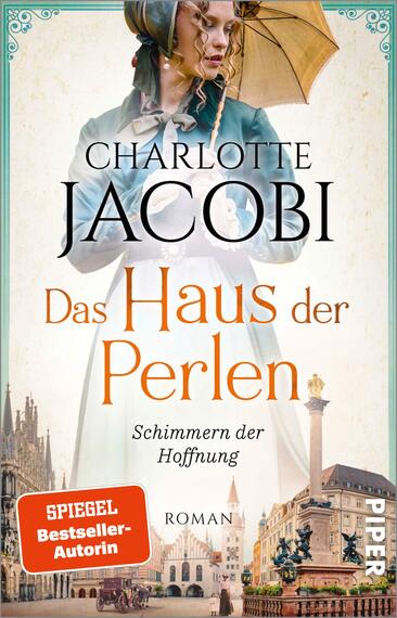 Das Buchcover zeigt eine junge Frau mit einem eleganten, blauen Kleid und einem großen, hellen Sonnenschirm. Sie steht in einer historischen europäischen Stadt, umgeben von beeindruckenden Gebäuden und einem klaren Himmel. Der Titel „Das Haus der Perlen“ ist in auffälliger orangefarbener Schrift platziert, während der Autorenname „Charlotte Jacobi“ darüber in schwarzer Schrift erscheint. Unter dem Titel steht der Untertitel „Schimmern der Hoffnung“ in kleinerer, grauer Schrift. Der Verweis „SPIEGEL-Bestseller-Autorin“ ist in roter Schrift in einem Kästchen hervorgehoben.