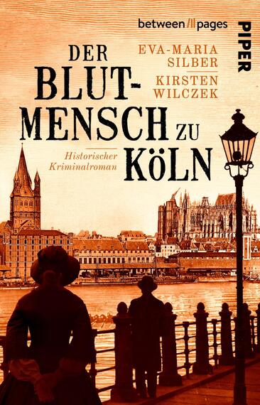 Das Buchcover zeigt eine historische Stadtansicht von Köln in warmen, orangeroten Tönen. Im Vordergrund sind Silhouetten von zwei Personen zu sehen, eine im Profil mit Hut, die andere mit einem auffälligen Kleid. Im Hintergrund ragt der Kölner Dom über die Häuser hinweg. In großen, schwarzen Buchstaben steht „DER BLUTMENSCH ZU KÖLN“ prominent über dem Bild. Untertitel und Autorennamen sind in kleineren, schwarzen Schriftzügen oberhalb und unterhalb der Titelschrift platziert.