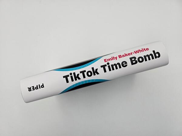 Außenansicht des Buches „TikTok Time Bomb“