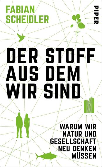 Das Buchcover zeigt auf einem weißen Hintergrund in auffälligem Schwarz den Titel „DER STOFF AUS DEM WIR SIND“, unterhalb davon in kleinerer Schrift „WARUM WIR NATUR UND GESELLSCHAFT NEU DENKEN MÜSSEN“. Die Schrift ist markant und modern. Das Cover wird durch verschiedene grüne Illustrationen ergänzt, darunter Silhouetten von Menschen, eine Stadtansicht, sowie verschiedene Tiere und Pflanzen, die eine Verbindung zur Natur suggerieren. Oben links befindet sich der Autor „FABIAN SCHEIDLER“ in einer klaren Schriftart.