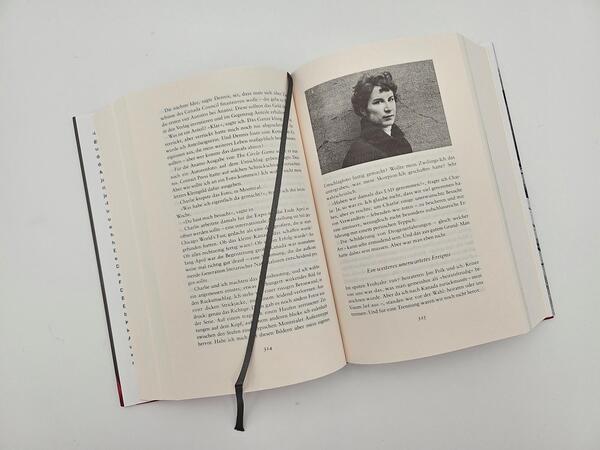 Außenansicht des Buches „Book of Lives “