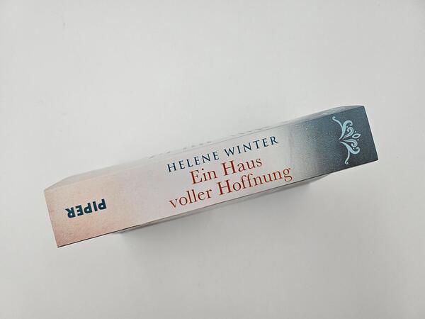 Außenansicht des Buches „Ein Haus voller Hoffnung“