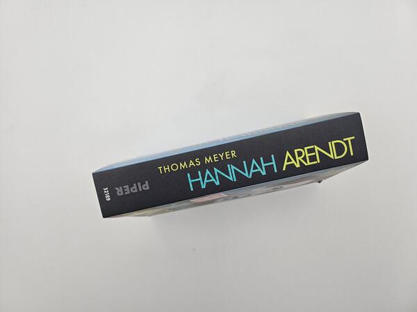Außenansicht des Buches „Hannah Arendt“