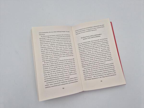 Außenansicht des Buches „Kiss me, Baby!“