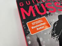 Außenansicht des Buches „Das Mädchen und der Verrat“