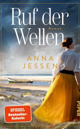 Das Buchcover zeigt eine Frau mit langen, welligen Haaren, die in einem weißen Oberteil und einem langen, goldgelben Rock am Ufer steht, mit dem Blick auf das Meer gerichtet. Im Hintergrund sind dramatische Wolken und ein Boot zu sehen. Der Titel „Ruf der Wellen“ ist in großen, eleganten Buchstaben in Weiß und Gold gehalten, während der Name der Autorin „ANNA JESSEN“ darunter in Gelb erscheint. Ein rotes Feld im unteren linken Bereich trägt den Text „SPIEGEL Bestseller-Autorin“.