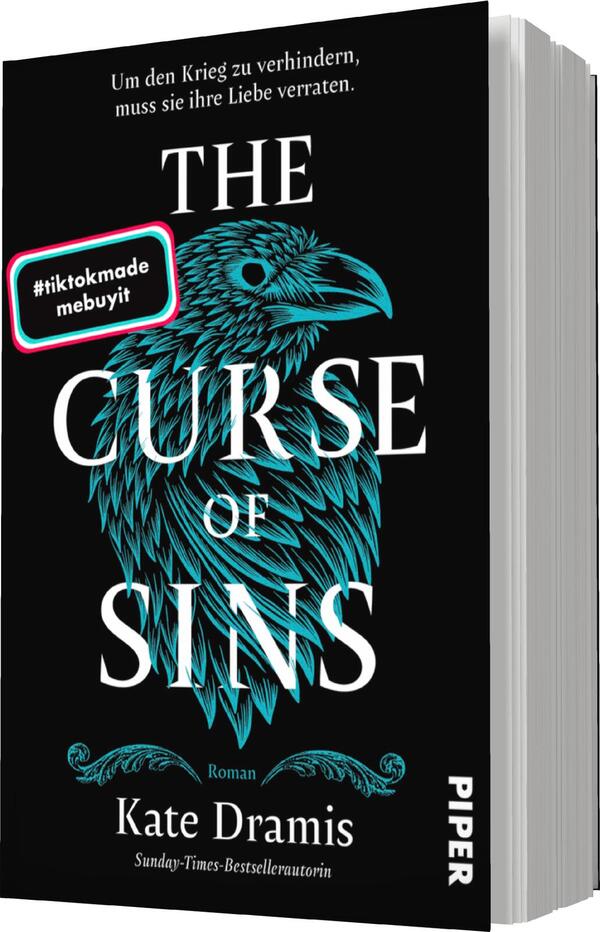 Das Buchcover zeigt einen schwarzen Hintergrund mit einem großen, stilisierten, türkisfarbenen Vogel, der einen geheimnisvollen und eindringlichen Blick hat. Der Titel „THE CURSE OF SINS“ ist in großen, weißen, geschwungenen Buchstaben platziert. Unter dem Titel steht das Wort „Roman“ in kleinerer Schrift, gefolgt vom Namen der Autorin „Kate Dramis“ in etwas größerer Schrift. Oben links befindet sich ein bunter Sticker mit dem Text „#tiktokmade mebuyit“.