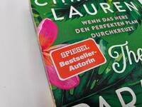 Außenansicht des Buches „The Paradise Problem – Wenn das Herz den perfekten Plan durchkreuzt“
