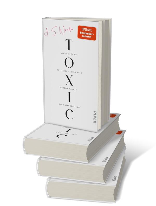 Bücherstapel des Buches „Toxic“