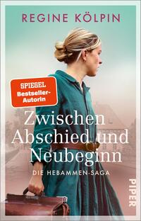 Das Buchcover zeigt eine frau mit blonden Haaren, die in einem grünen Kleid mit Gürtel zur Seite blickt. Der Hintergrund zeigt eine verschwommene städtische Landschaft, die eine nostalgische Atmosphäre vermittelt. Der Titel „Zwischen Abschied und Neubeginn“ ist in großen, weißen Buchstaben platziert, während darunter „DIE HEBAMMEN-SAGA“ in kleinerer Schrift erscheint. In der oberen linken Ecke befindet sich ein Quadrat mit dem Text „SPIEGEL-Bestseller-Autorin“. Das Cover hat sanfte Farbnuancen in Blau und Rosa.