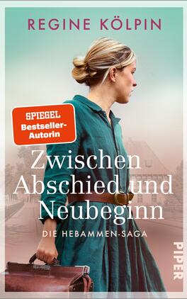 Zwischen Abschied und Neubeginn Das Buchcover zeigt eine frau mit blonden Haaren, die in einem grünen Kleid mit Gürtel zur Seite blickt. Der Hintergrund zeigt eine verschwommene städtische Landschaft, die eine nostalgische Atmosphäre vermittelt. Der Titel „Zwischen Abschied und Neubeginn“ ist in großen, weißen Buchstaben platziert, während darunter „DIE HEBAMMEN-SAGA“ in kleinerer Schrift erscheint. In der oberen linken Ecke befindet sich ein Quadrat mit dem Text „SPIEGEL-Bestseller-Autorin“. Das Cover hat sanfte Farbnuancen in Blau und Rosa.