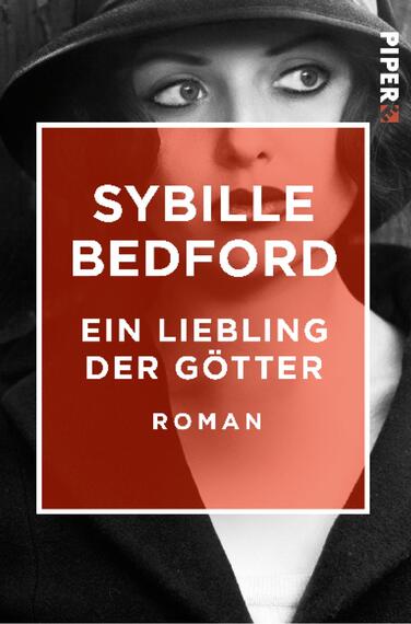 Das Buchcover zeigt ein schwarz-weißes Porträt einer Frau mit einem klassischen Hut, das eine nachdenkliche und zeitlose Atmosphäre vermittelt. Der Hintergrund ist in einem tiefen Rotton gehalten, der mit dem Weiß der Schrift kontrastiert. Der Titel „Sybille Bedford“ ist prominent in großen, weißen Buchstaben platziert, gefolgt von „Ein Liebling der Götter“ in einer kleineren Schriftgröße. Unterhalb des Titels steht das Wort „Roman“ in Weiß.