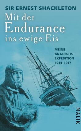 Mit der Endurance ins ewige Eis Das Buchcover zeigt eine kalte, eisige Landschaft in Blau- und Grautönen. Im Vordergrund steht ein Mann in warmer Kleidung mit Kapuze, dessen Gesichtsausdruck Entschlossenheit vermittelt. Im Hintergrund ist das Forschungsschiff „Endurance“ steil im Eis verankert, umgeben von schroffen Eisklüften. Der Titel „Mit der Endurance ins ewige Eis“ ist in großen, hellen Buchstaben dargestellt, während der Untertitel „Meine Antarktis-Expedition 1914–1917“ kleiner darunter steht.