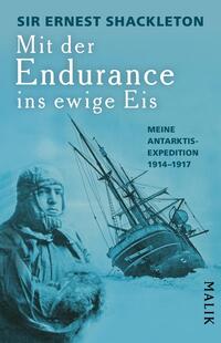 Das Buchcover zeigt eine kalte, eisige Landschaft in Blau- und Grautönen. Im Vordergrund steht ein Mann in warmer Kleidung mit Kapuze, dessen Gesichtsausdruck Entschlossenheit vermittelt. Im Hintergrund ist das Forschungsschiff „Endurance“ steil im Eis verankert, umgeben von schroffen Eisklüften. Der Titel „Mit der Endurance ins ewige Eis“ ist in großen, hellen Buchstaben dargestellt, während der Untertitel „Meine Antarktis-Expedition 1914–1917“ kleiner darunter steht.