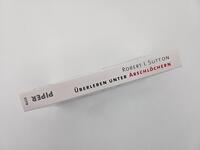 Innenansicht des Buches „Überleben unter Arschlöchern“
