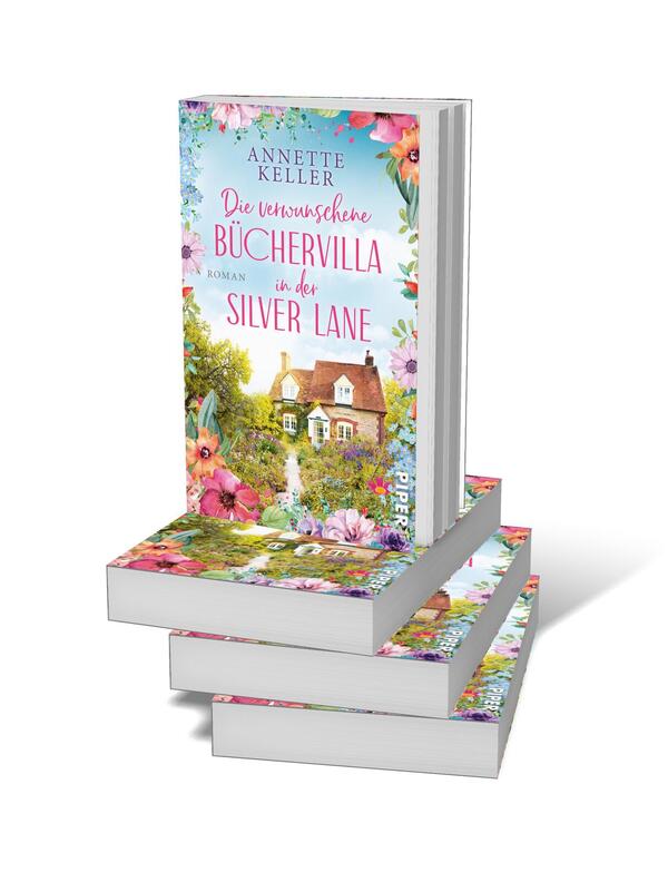 Bücherstapel des Buches „Die verwunschene Büchervilla in der Silver Lane“