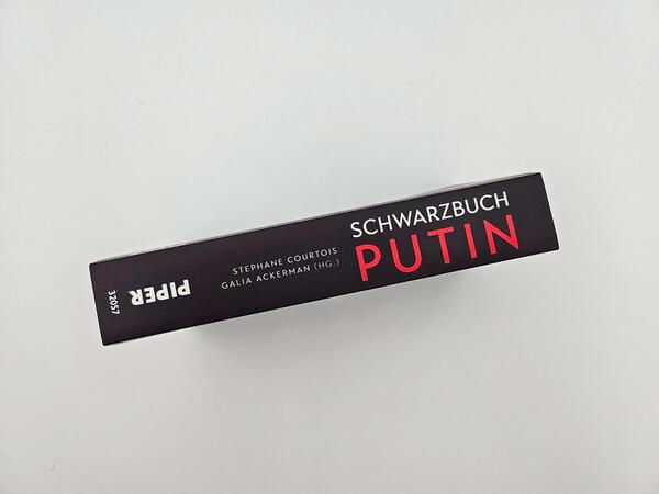 Innenansicht des Buches „Schwarzbuch Putin“