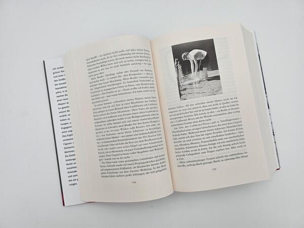 Außenansicht des Buches „Book of Lives “