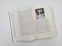 Außenansicht des Buches „Book of Lives “