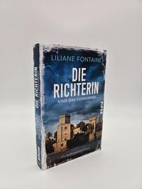 Außenansicht des Buches „Die Richterin und das Todesspiel“