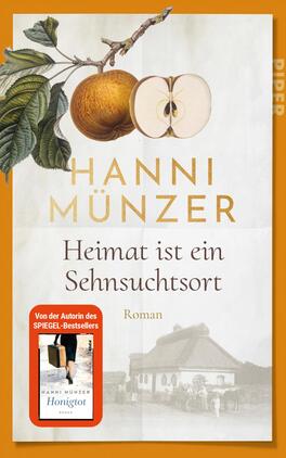 Das Buchcover zeigt einen warmen Orangeton als Hintergrund. Im oberen Bereich hebt sich der Titel „HANNI MÜNZER“ in großen, goldenen Buchstaben ab. Darunter steht der Untertitel „Heimat ist ein Sehnsuchtort“ in einer eleganten, weißen Schrift. Zentral ist eine stilisierte Darstellung eines Apfels sowie ein Abschnitt mit Blättern. Unten links befindet sich ein Aufkleber mit dem Hinweis „Von der Autorin des SPIEGEL-Bestsellers Honigtot“. Das Cover vermittelt eine einladende und nostalgische Atmosphäre.