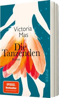 Das Buchcover zeigt eine stilisierte Silhouette einer tanzenden Figur vor einem leuchtend blauen Hintergrund. Die Füllung der Figur besteht aus bunten, fließenden Federn in warmen Farbnuancen wie Orange, Rot und Gelb, die Bewegung und Lebensfreude ausstrahlen. Der Titel „Die Tanzenden“ ist in eleganter, schwarzer Schrift mittig platziert, während der Verfassername „Victoria Mas“ darüber in kleinerer Schrift steht. Am unteren Rand ist das Wort „Roman“ zu finden, und der Hinweis „SPIEGEL Bestseller“ in einer dezenten, hellen Schrift ist ebenfalls sichtbar.