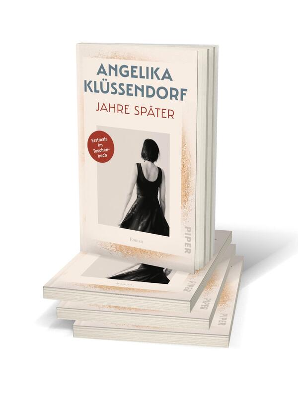 Bücherstapel des Buches „Jahre später“