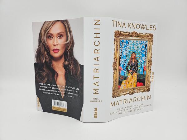 Außenansicht des Buches „Matriarchin“