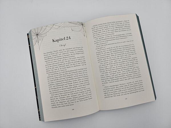 Außenansicht des Buches „Our darkest Lies“