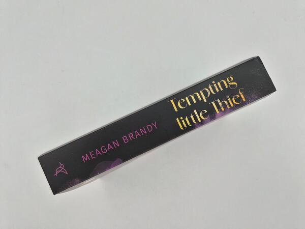 Außenansicht des Buches „Tempting little Thief“