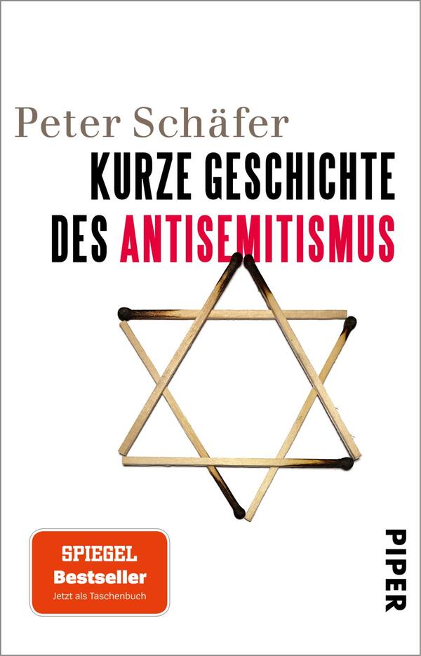 Das Buchcover zeigt ein einfaches, aber eindringliches Design. Im oberen Bereich steht der Name des Autors, „Peter Schäfer“, in grauer Schrift. Darunter ist der Titel „KURZE GESCHICHTE DES ANTISEMITISMUS“ in großer, schwarzer Schrift mit dem Wort „ANTISEMITISMUS“ hervorgehoben in roter Farbe. Im Mittelpunkt des Covers befindet sich ein stilisierter Davidstern aus Holzstäbchen. Am unteren Rand befindet sich ein orangefarbener Button mit dem Text „SPIEGEL Bestseller“. Das Gesamtbild vermittelt eine ernste und nachdenkliche Atmosphäre.