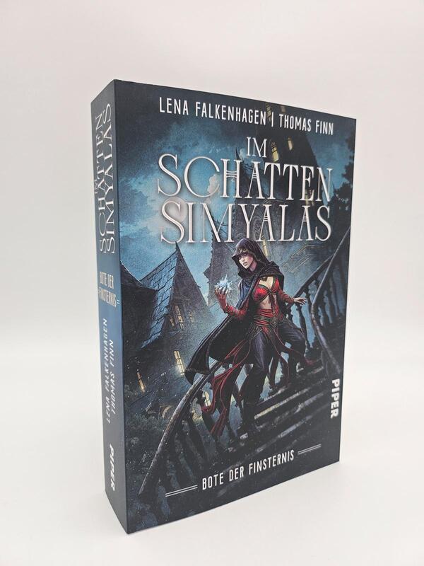 Außenansicht des Buches „Bote der Finsternis“