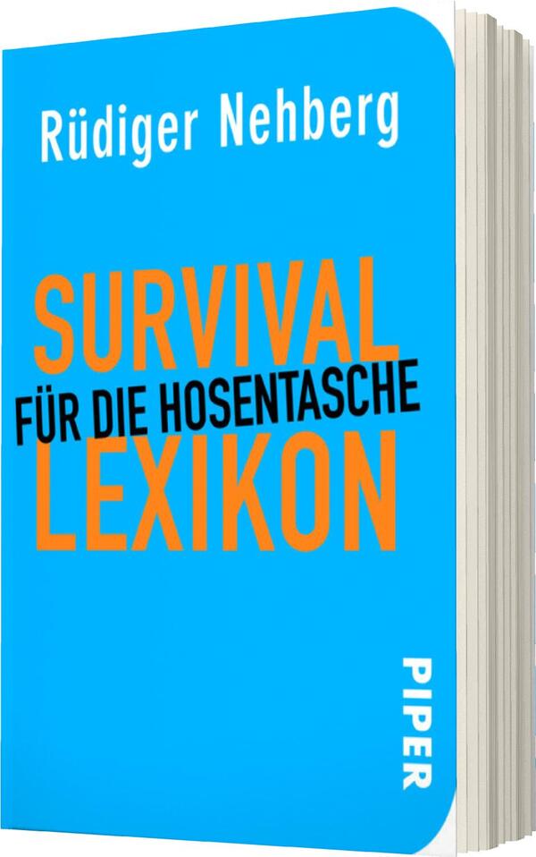 Das Buchcover zeigt einen klaren blauen Hintergrund. Der Titel „SURVIVAL“ ist in großen, orangefarbenen Buchstaben hervorgehoben, während der Untertitel „FÜR DIE HOSENTASCHE“ in schmalerer, schwarzer Schrift direkt darunter steht. Das Wort „LEXIKON“ ist ebenfalls orange und in der Mitte des Covers platziert. Ganz oben ist der Autor „Rüdiger Nehberg“ in weißer Schrift zu sehen. Das Verlagssignet „PIPER“ ist in kleinerer Schrift am rechten unteren Rand platziert. Die kräftigen Farben und die klare Typografie vermitteln ein modernes, ansprechendes Design.