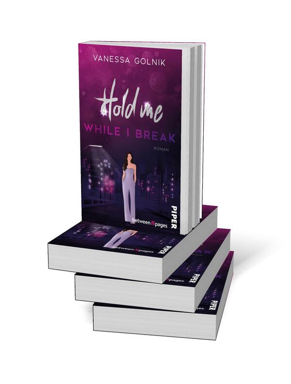 Bücherstapel des Buches „Hold Me While I Break “