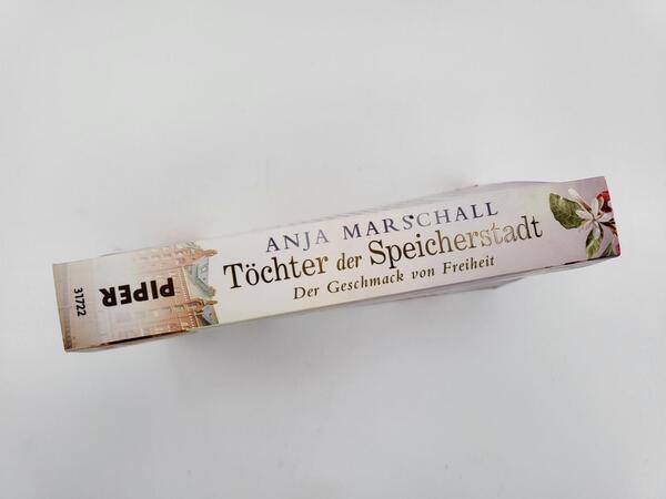Innenansicht des Buches „Töchter der Speicherstadt – Der Geschmack von Freiheit“