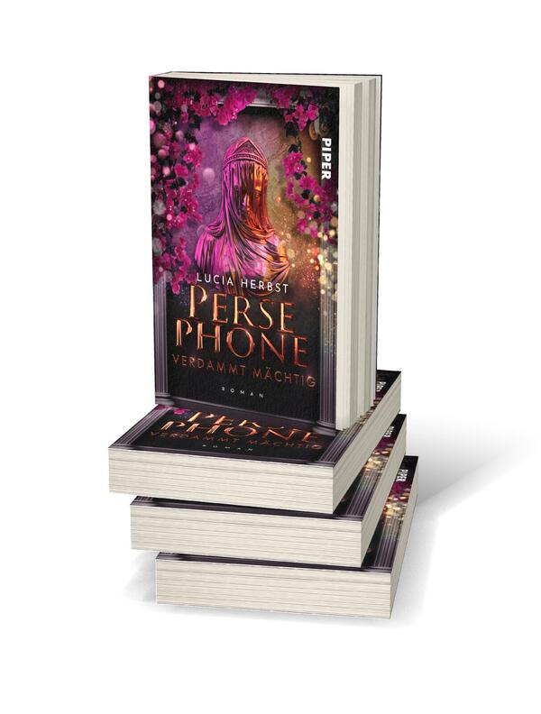Bücherstapel des Buches „Persephone: Verdammt mächtig“