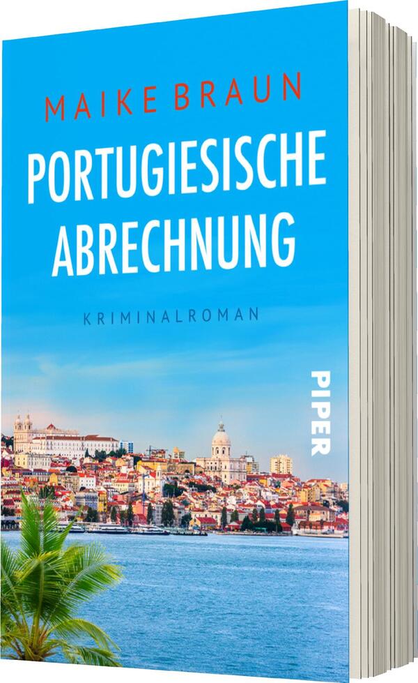 Das Buchcover zeigt einen strahlend blauen Himmel über einer malerischen Stadtansicht mit bunten Häusern und einer Küstenlinie. Im Vordergrund sind grünen Palmen zu sehen. Der Titel „Portugiesische Abrechnung“ ist groß und in weißen Blockbuchstaben platziert, während der Name der Autorin „Maike Braun“ in roten Buchstaben darüber steht. Der Hinweis „Kriminalroman“ ist in kleinerer Schrift gehalten. Das Verlagslogo „Piper“ befindet sich unten rechts in weißer Schrift.