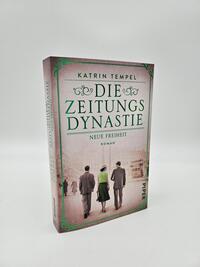 Außenansicht des Buches „Die Zeitungsdynastie – Neue Freiheit“