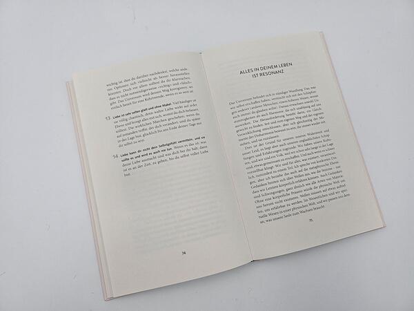 Innenansicht des Buches „The Truth About Everything“