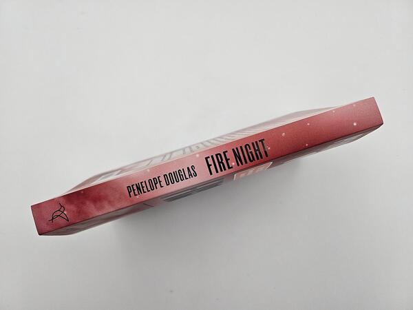 Außenansicht des Buches „Fire Night – Ewige Liebe“