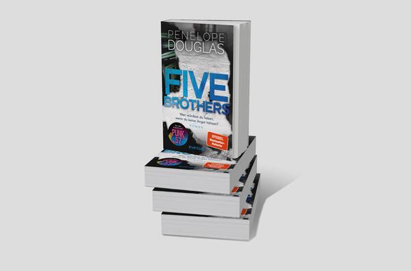 Bücherstapel des Buches „Five Brothers – Wen würdest du lieben, wenn du keine Angst hättest?“