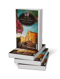 Bücherstapel des Buches „Madame Bonheur und der tote Priester“