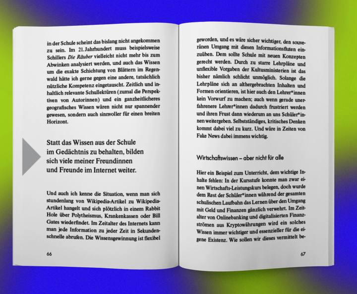 Aufgeschlagenes Politik-Sachbuch