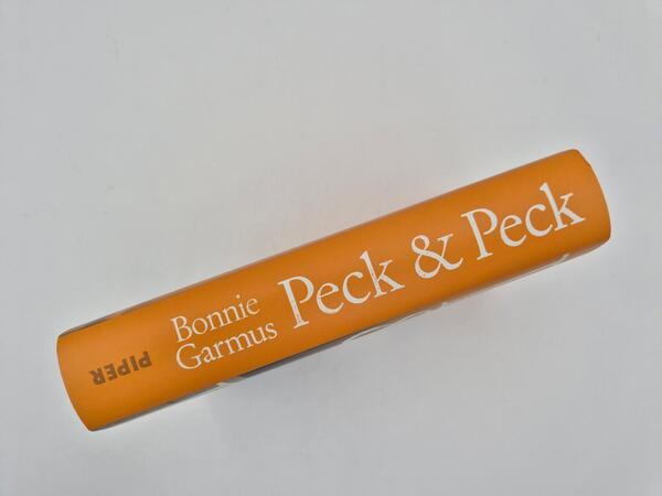 Außenansicht des Buches „Peck & Peck“